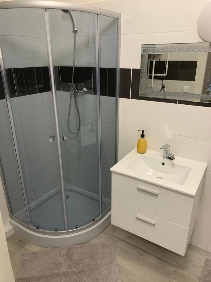 Apartmany Zizkova เชสกาลีปา ภายนอก รูปภาพ