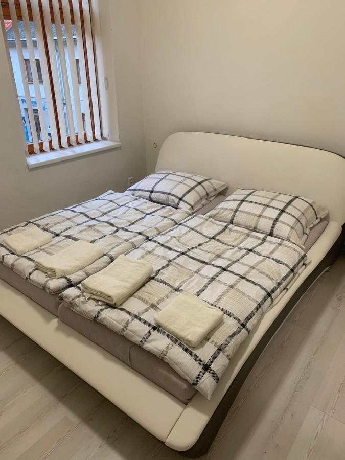 Apartmany Zizkova เชสกาลีปา ภายนอก รูปภาพ