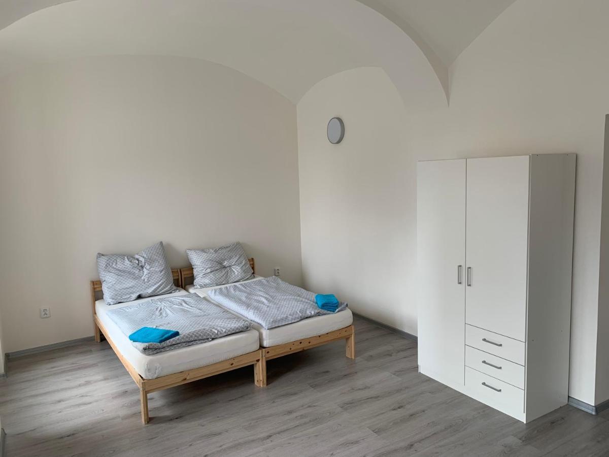 Apartmany Zizkova เชสกาลีปา ภายนอก รูปภาพ