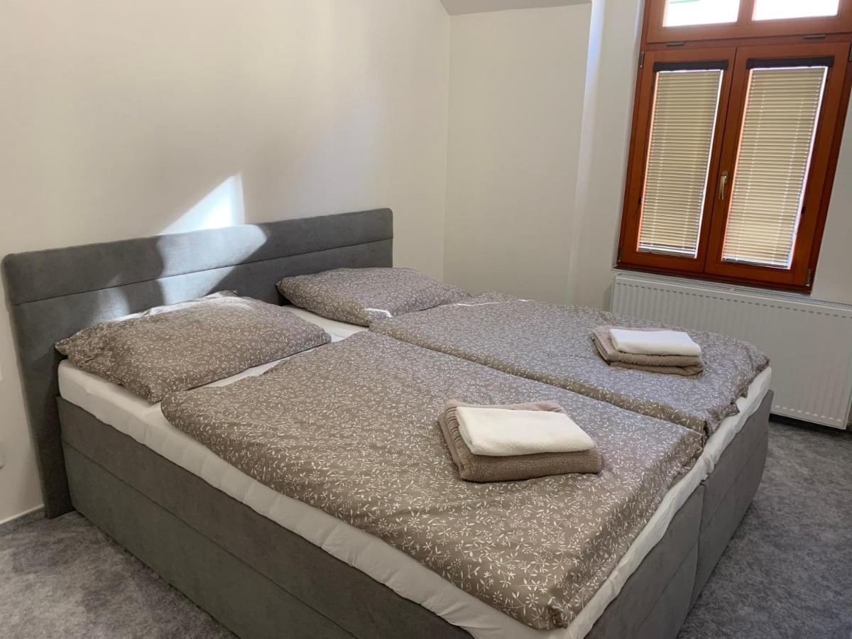 Apartmany Zizkova เชสกาลีปา ภายนอก รูปภาพ