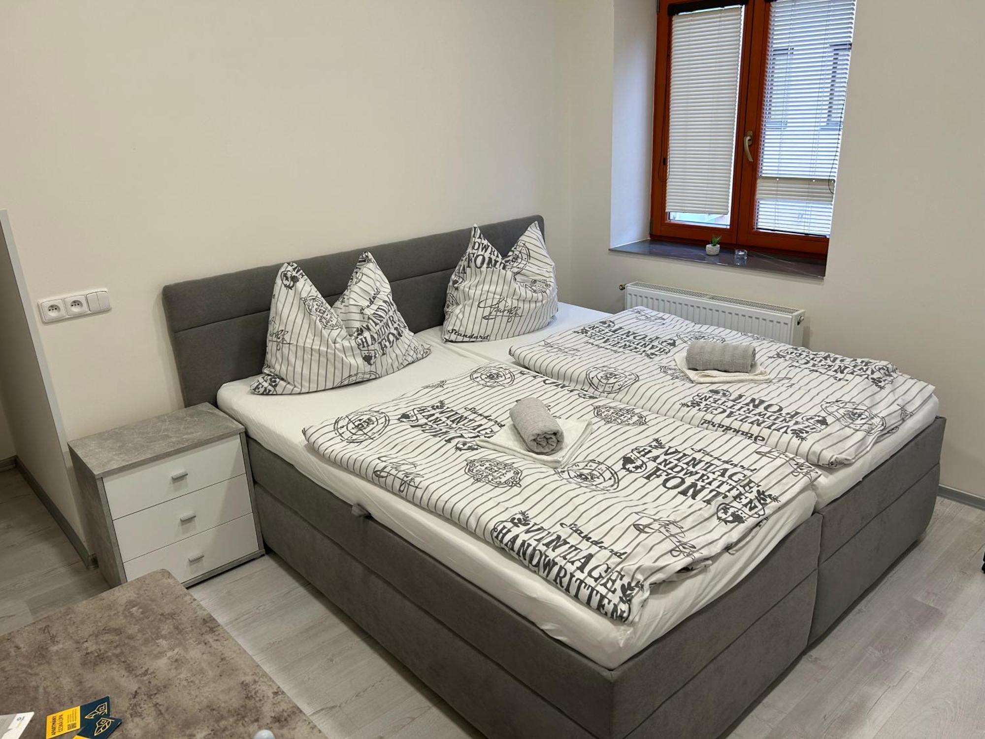 Apartmany Zizkova เชสกาลีปา ภายนอก รูปภาพ